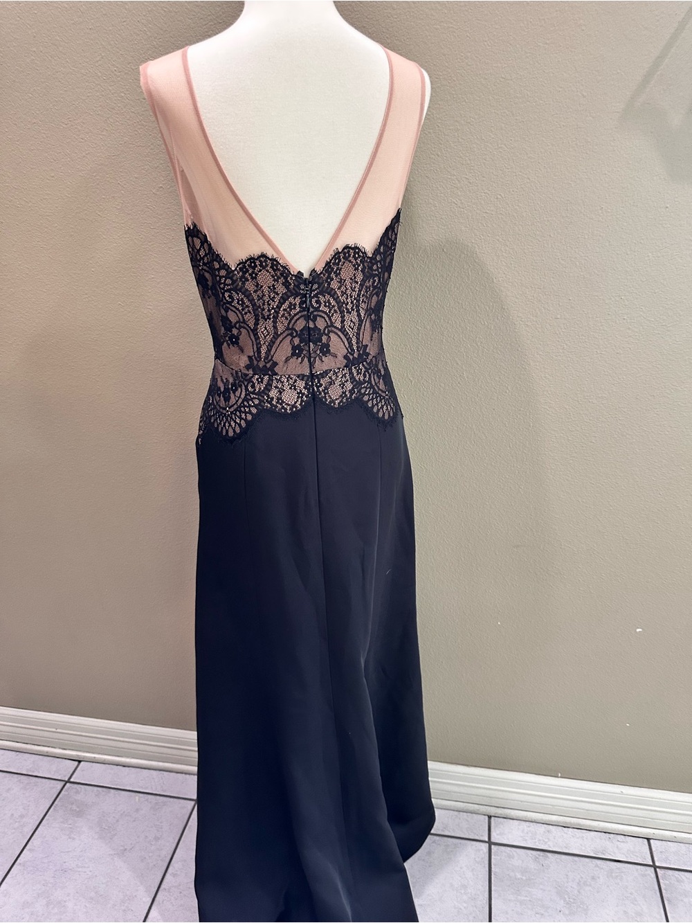 BCBGMAXAZRIA Lilyana evening Dress Size 6 Elegant Black Lace-Inset Evening Gown - Picture 13 of 16